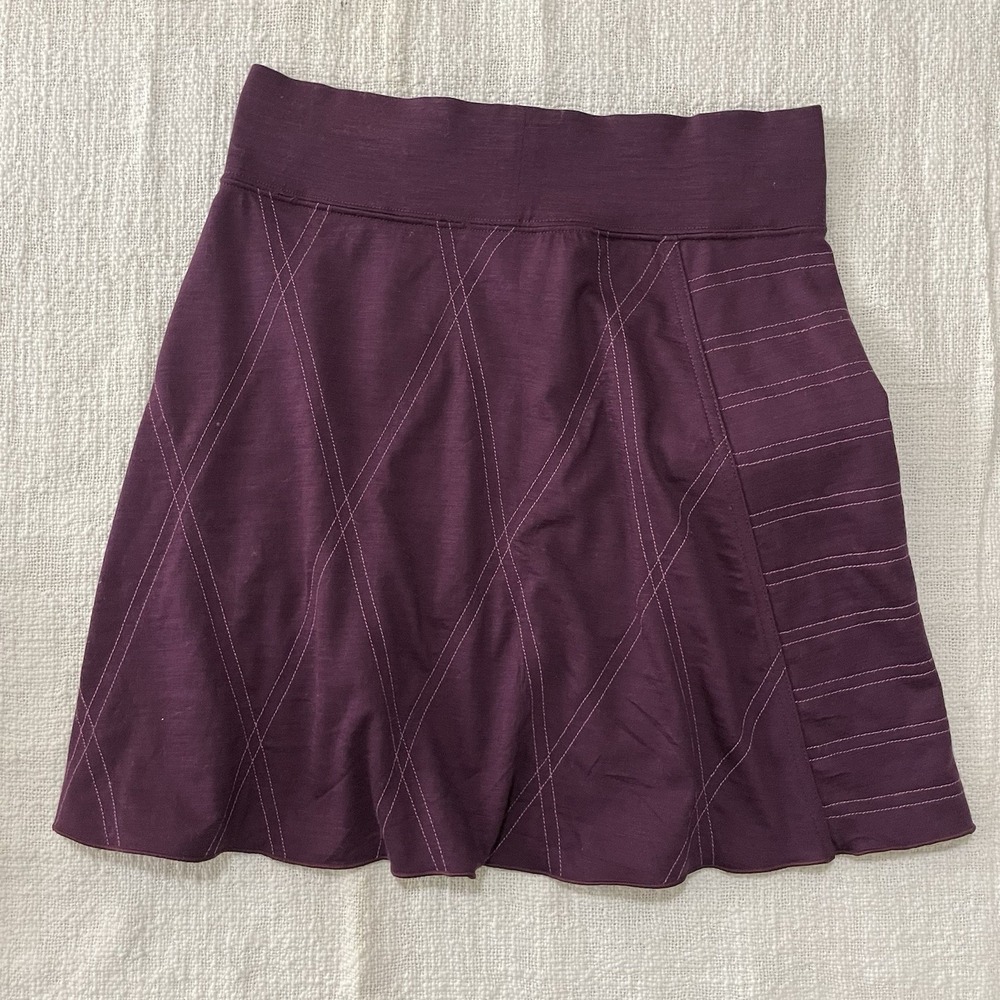 Title Nine Purple 16" Tennis Skirt 100% Merino Wool with Ball Pocket Size‎ XS